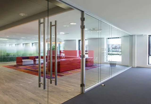 Mampara modular de oficina con doble acristalamiento