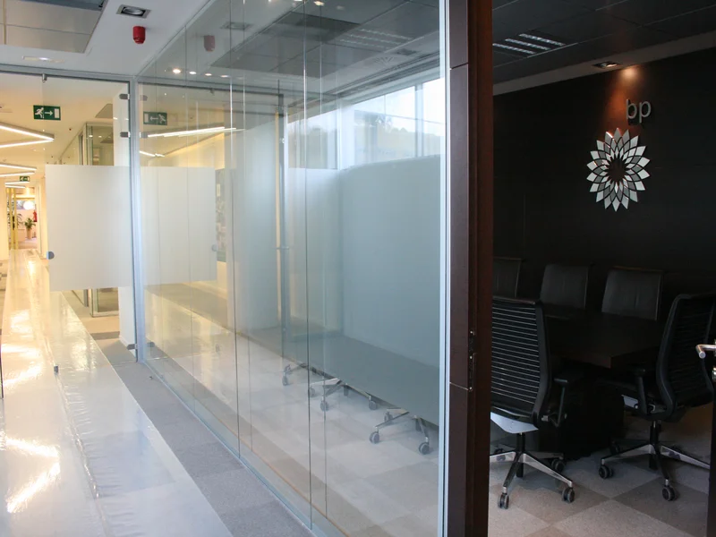 Mamparas divisorias de oficinas proyecto BP oil en MADRID ESPAÑA